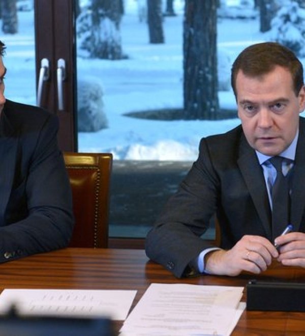 Prime Minister Dmitrii Medvedev (right) with Minister Mikhail Abyzov (left) at the Government Expert Council meeting, Moscow 2014. Source: Government.Ru