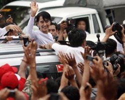 Popular Suu Kyi Readies for the Challenges of Politics