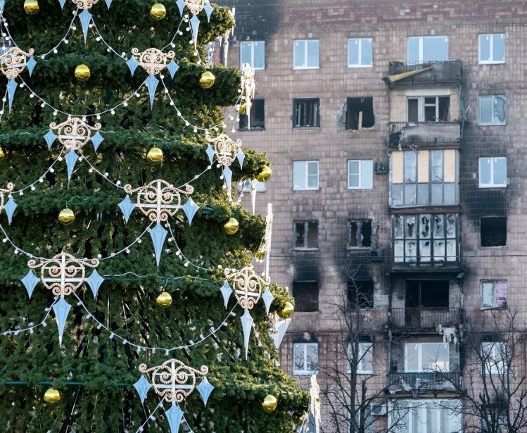 Christmas tree in front of ruined buildings in Ukraine