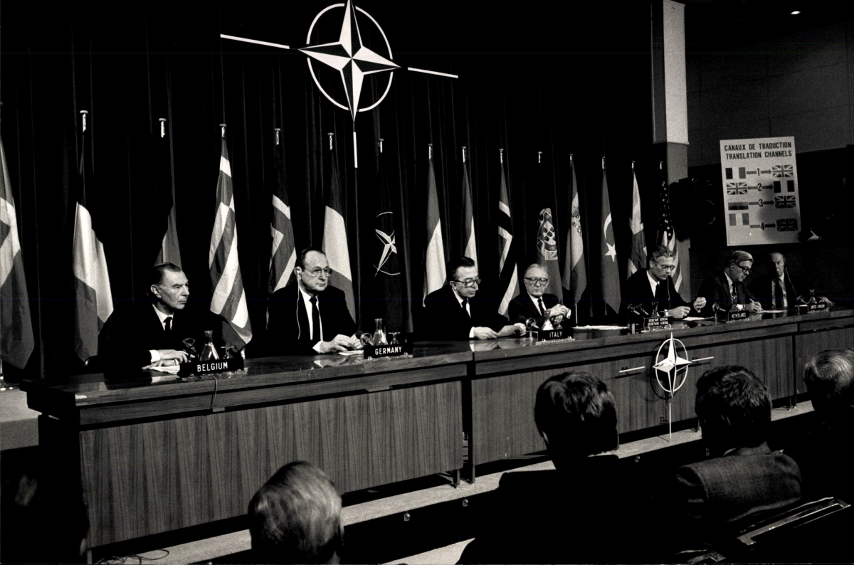  Signing of the Agreement between the United States and the countries of deployment of the Euromissiles (