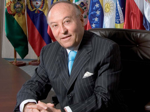 Enrique García Height, Weight, Age, Biography, Husband More 1 Enrique García