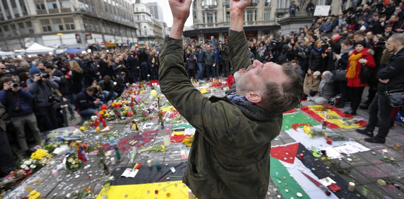 A man reacts at a street memorial following the bomb attacks in Brussels, Belgium, March 23, 2016. REUTERS/Francois Lenoir