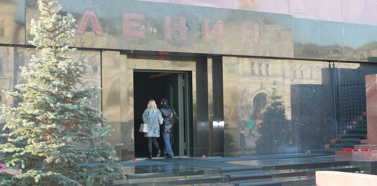 Why Lenin’s Corpse Lives On In Putin’s Russia