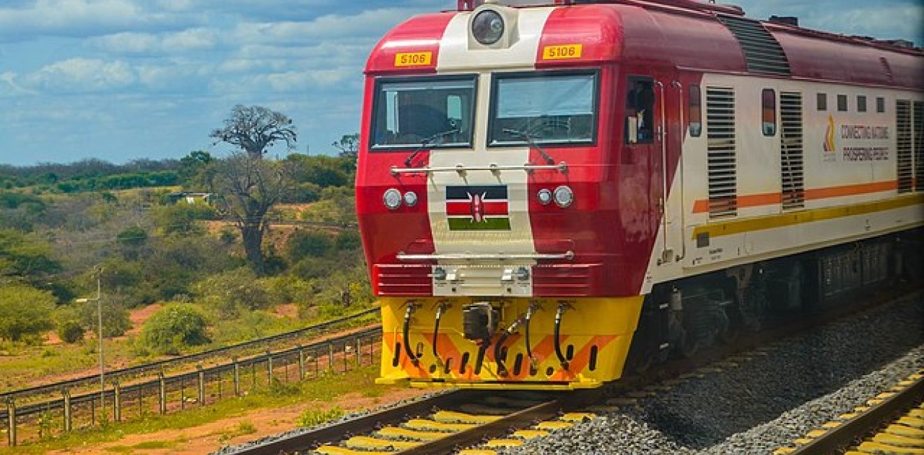 640px-Kenya_Railways_DF8B_locomotive_on_the_new_SGR_line,_06-06-2017