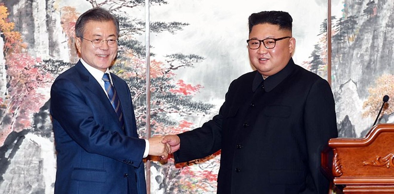 Kim Jong Un and Moon Jae In meet in Pyongyang, September 2018. Source: President.go.kr