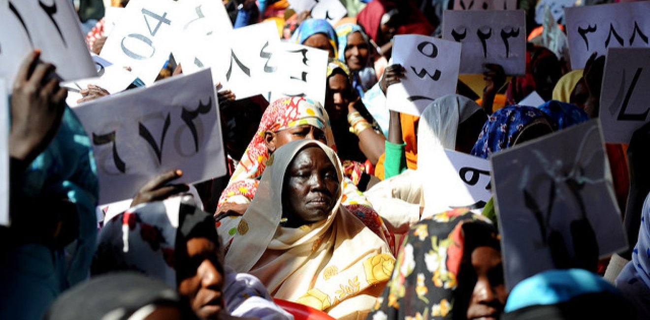 Sudanese partake in Citizen Hearings in Musfa, Blue Nile State. The hearings are part of a 21-day process of popular consultations where residents can express whether the 2005 Comprehensive Peace Agreement (CPA) has met their expectations.