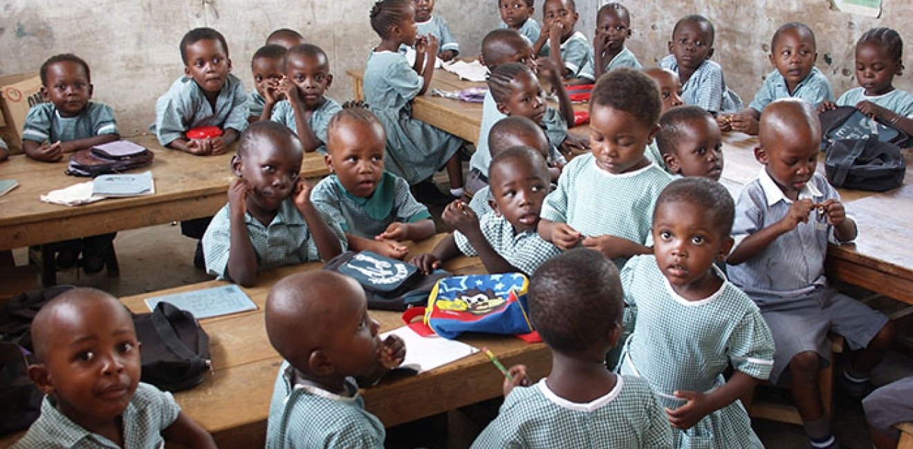 Children in classroom_2_700