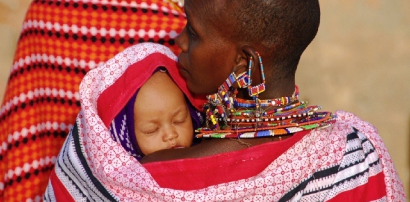 Maasai-woman-with-child2