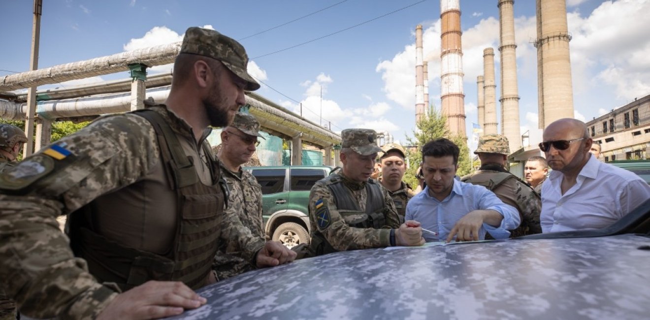    President of Ukraine Volodymyr Zelenskyy visiting the front line positions of the AFU in Luhansk region, May 2019. Source: President.gov.ua