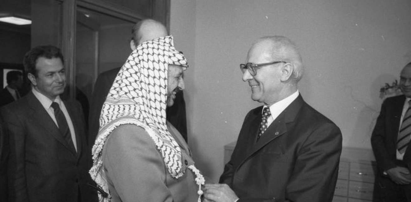 Arafat and Honecker meet in 1982