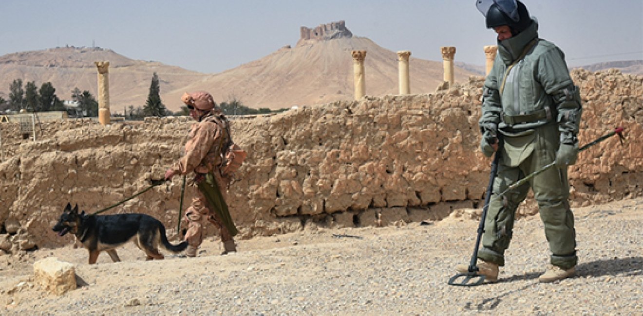 Russian sappers clear Palmyra its recapture in March 2017 (mil.ru)