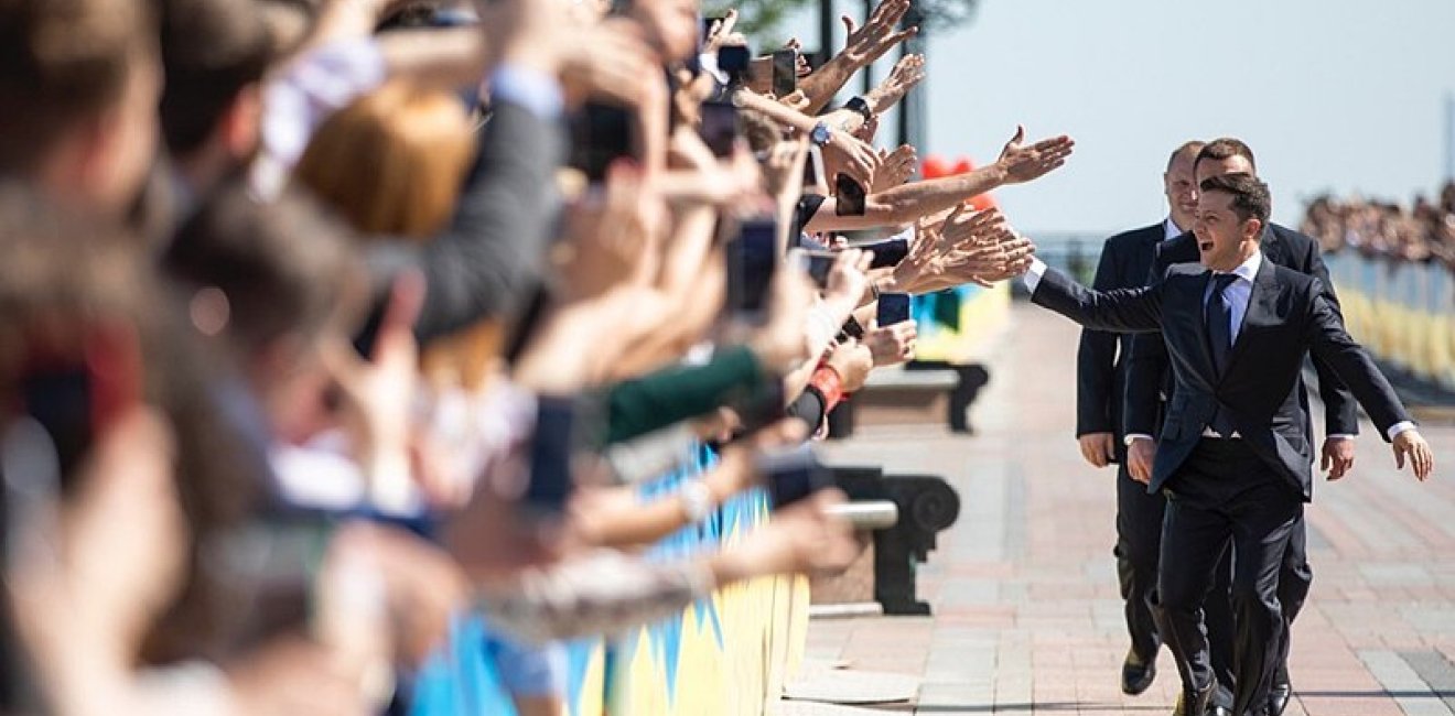 Ukrainian President Volodymyr Zelensky on the day of his inauguration. Source: Wikimedia Commons.