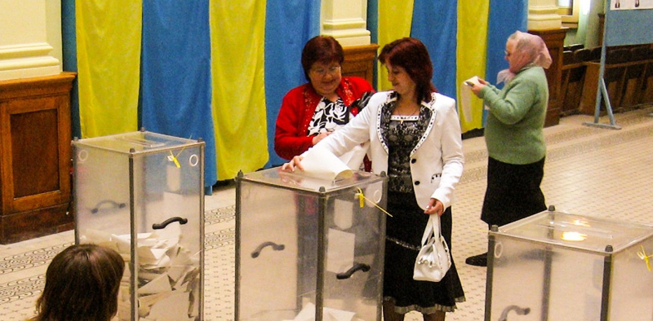 Ukraine in the Run-up to Presidential and Parliamentary Elections: Voter Indifference and Nostalgia Compete