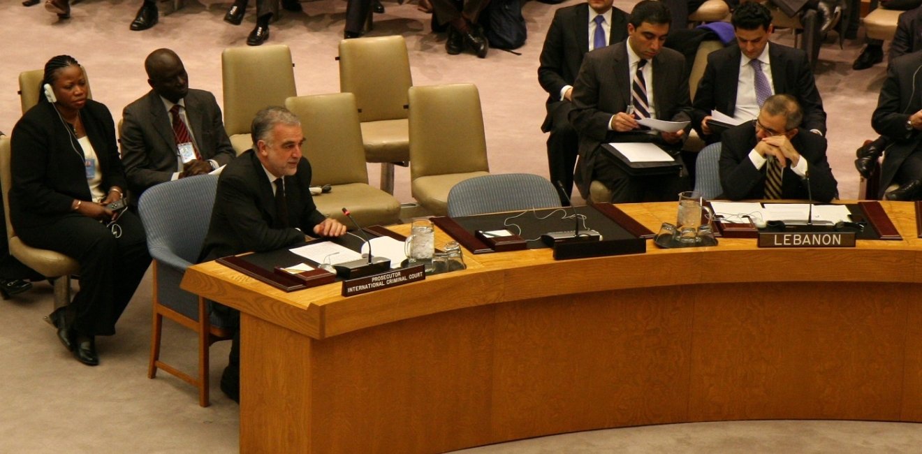 People sitting around desk in UN Security Council 