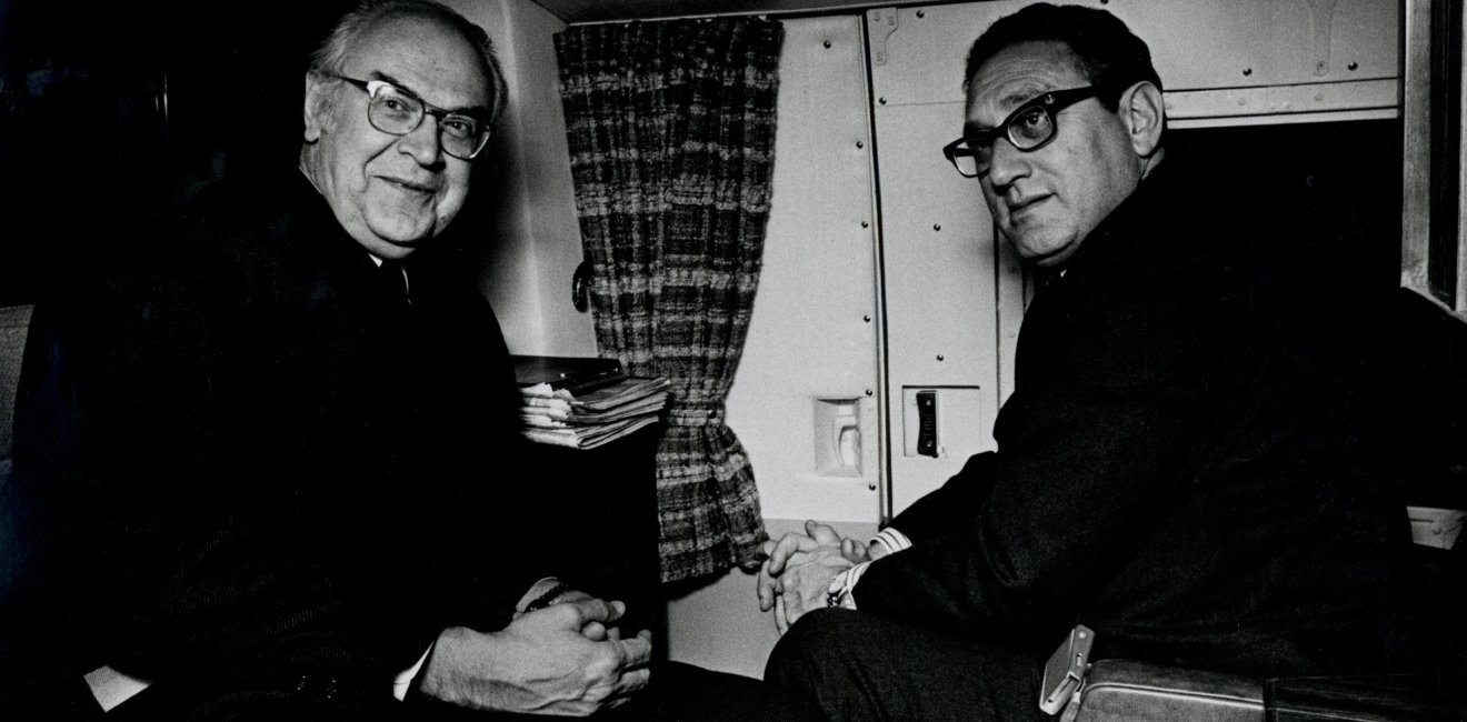 Kissinger and Soviet Ambassador obrynin meeting on helicopter, January 25, 1974