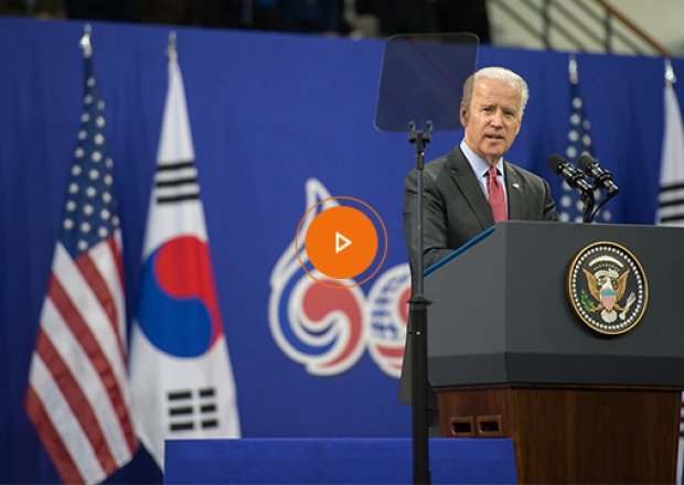 Biden in front of US and South Korea Flags