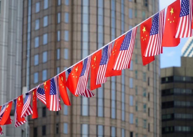 US and Chinese flags
