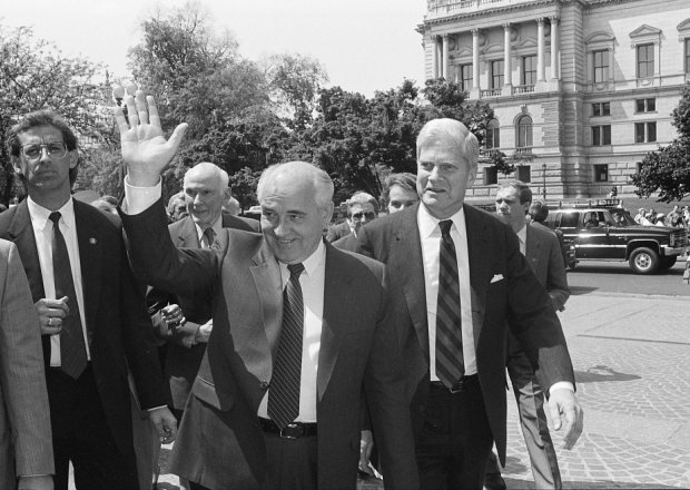 Mikhail Gorbachev and Librarian of Congress James H. Billington walk the capitol grounds