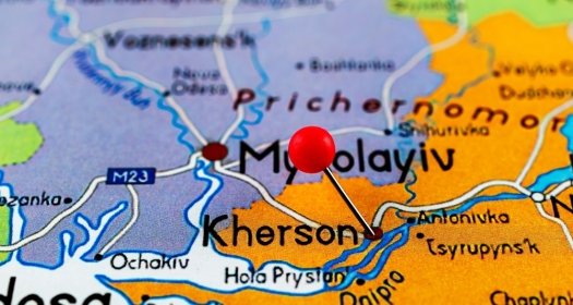 Red pin on Kherson on map