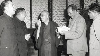 Mao Zedong, Zhou Enlai, and Liao Chengzhi greet visitors from Japan, October 1955