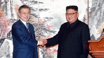 Kim Jong Un and Moon Jae In meet in Pyongyang, September 2018. Source: President.go.kr