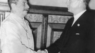 Joachim von Ribbentrop and Joseph Stalin at the signing of the Molotov–Ribbentrop Pact. Source: Wikimedia Commons.