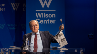David Sanger holding up a newspaper