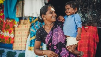 India, Goa, the village of Benaulim, a mother and her child.