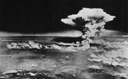: Atomic cloud over Hiroshima, taken from "Enola Gay" flying over Matsuyama, Shikoku (commentary by Chugoku Shimbun)