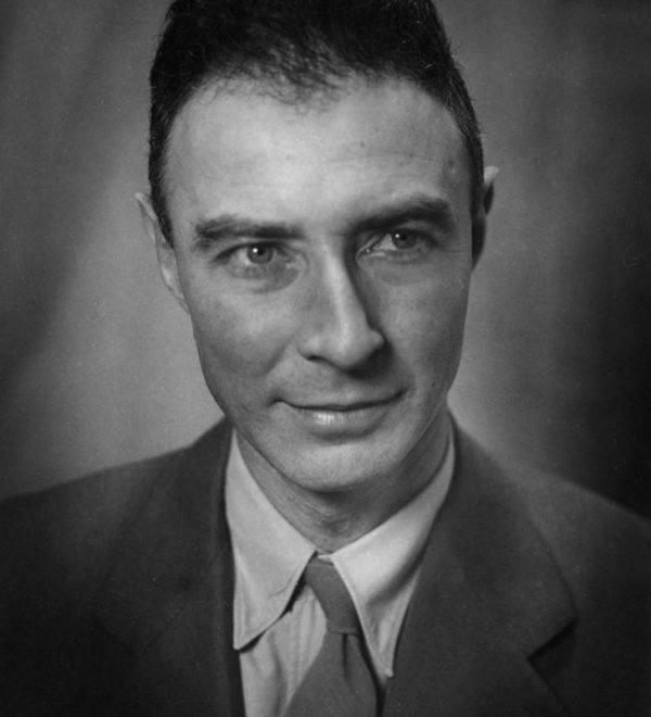 Political Authority or Atomic Celebrity?  The Influence of J. Robert Oppenheimer on American Nuclear Policy after the Second World War