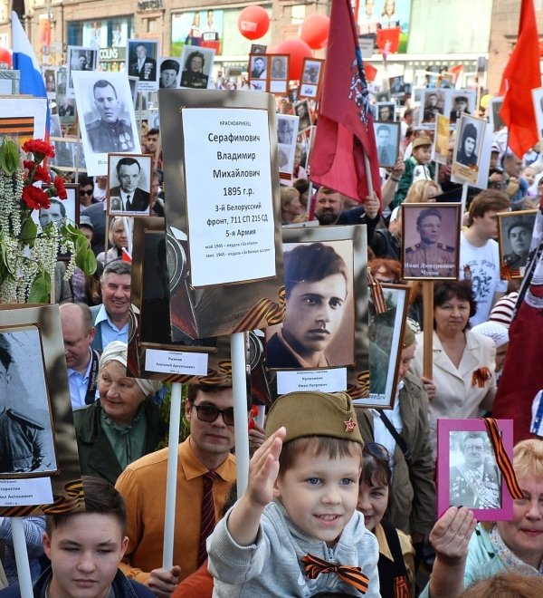 The procession of the regional patriotic public organization “Immortal Regiment” on Victory Day. 