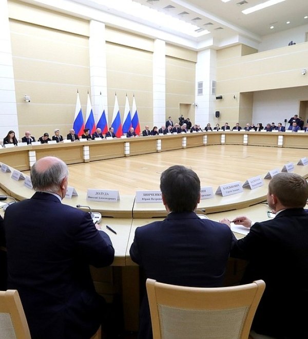 Meeting with members of the working group on drafting proposals for amendments to the Constitution in January 2020. Source: kremlin.ru