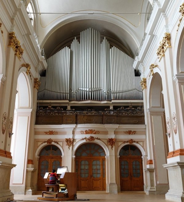 Organ pipes in a church 