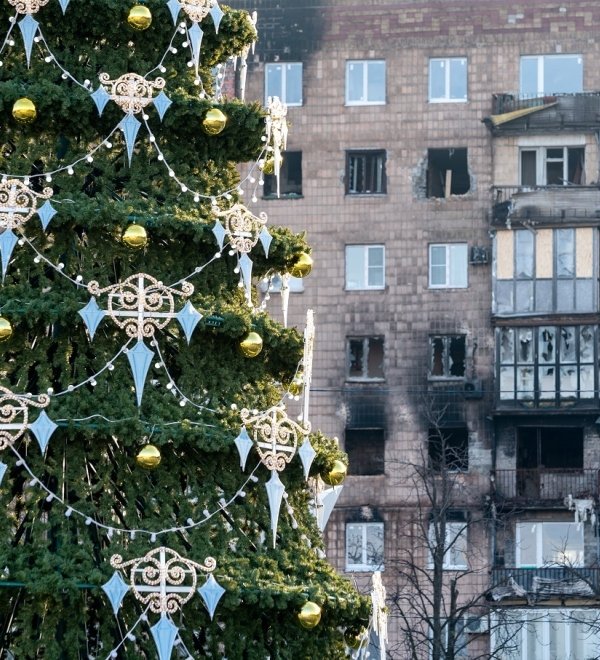 Christmas tree in front of ruined buildings in Ukraine