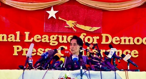 Aung San Suu Kyi at election campaign event, Yangon, Burma, November 1, 2015.