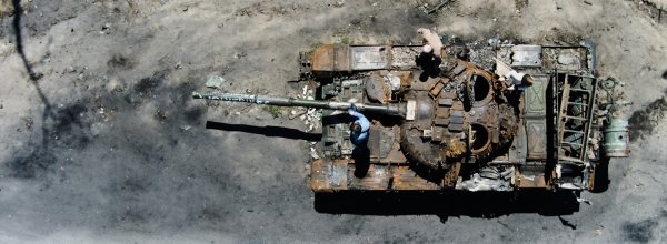 burnt out tank in Ukraine