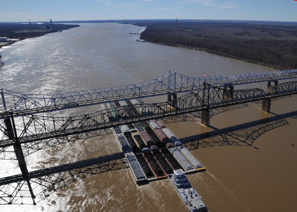 Assessing and Managing Risk along the Mississippi River Corridor