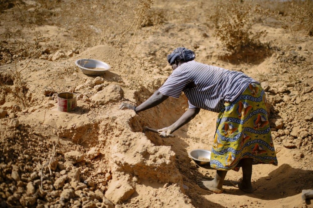 Role of Women in Artisanal Mining & Peacebuilding