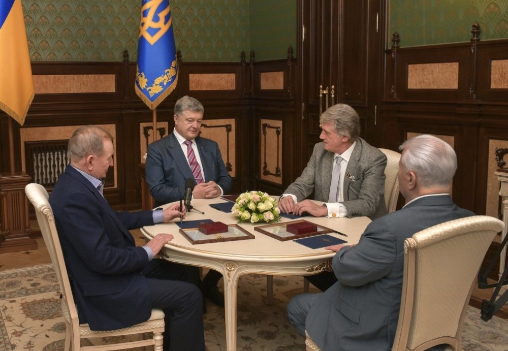 Ukrainian President Petro Poroshenko meets with former presidents of Ukraine Leonid Kravchuk (1991-1994), Leonid Kuchma (1994-2005) and Viktor Yushchenko (2005-2010) in 2018. Source: president.gov.ua