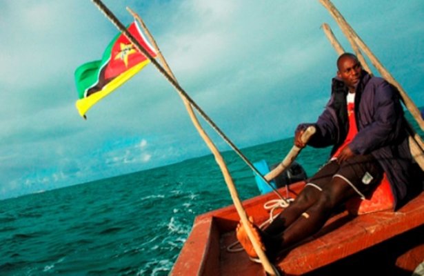 Mozambique fishing and flag 615w (att Liv Unni Sodem)