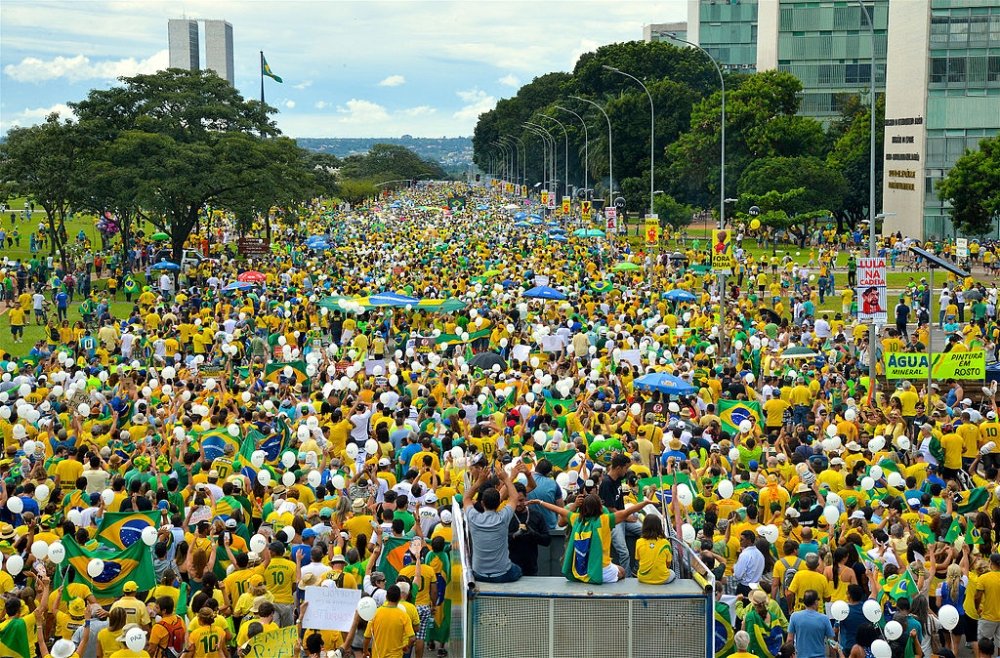 The Exhaustion of Brazil’s Political and Economic System | Britannica Book of the Year 2016