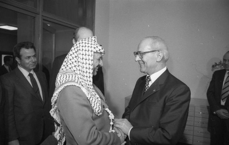 Arafat and Honecker meet in 1982