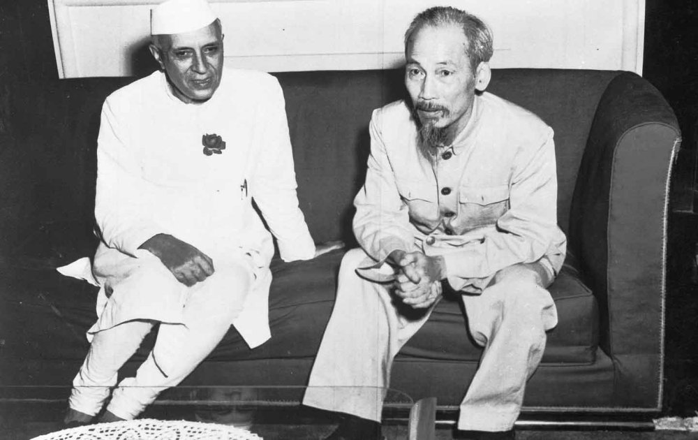 Ho Chi Minh meets Jawaharlal Nehru, October 1954.