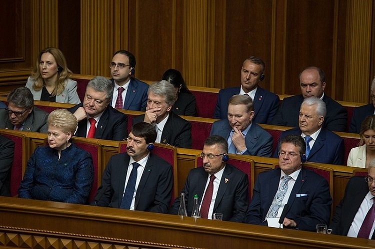 Ukrainian lawmakers at the presidential inauguration of Volodymyr Zelenskyy. Source: Wikimedia Commons.