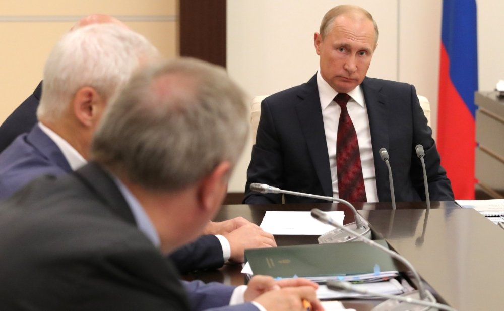 Russian President Vladimir Putin meets with Russian government officials. Source: kremlin.ru
