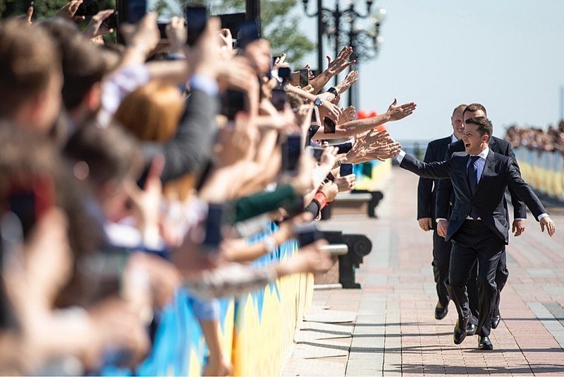 Ukrainian President Volodymyr Zelensky on the day of his inauguration. Source: Wikimedia Commons.