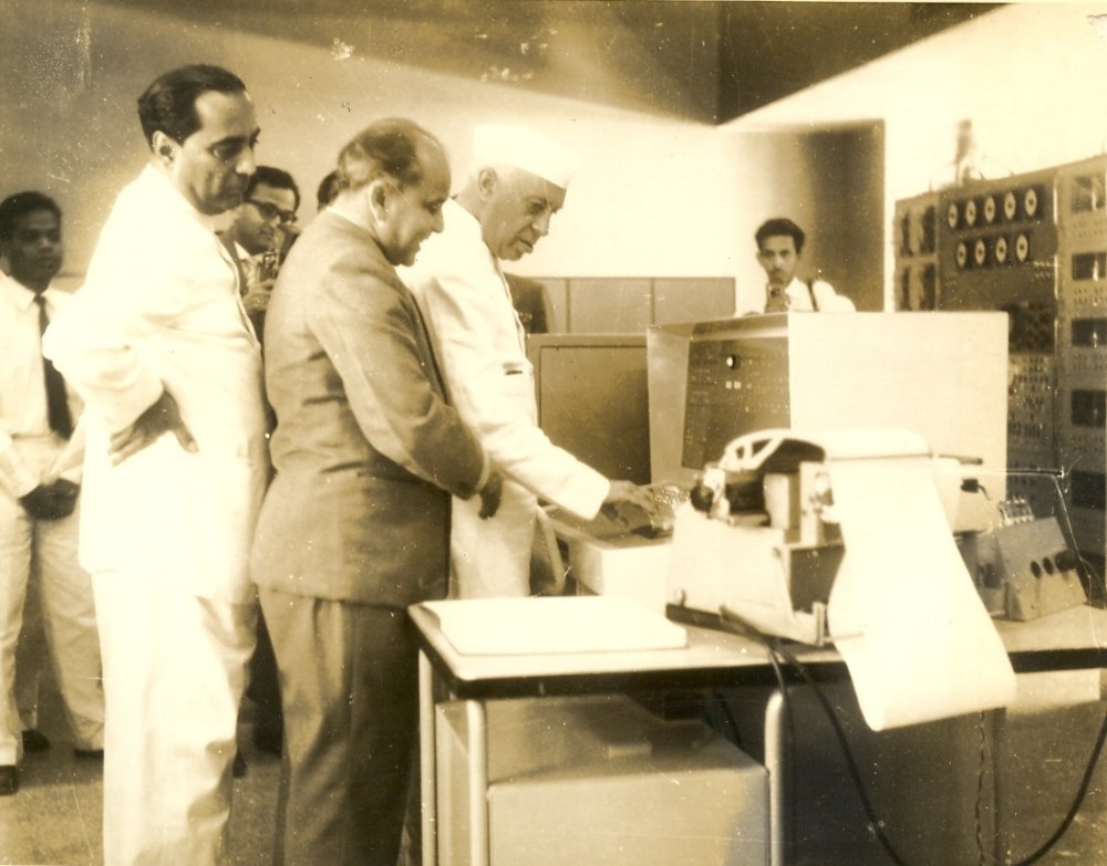 Image: Professor M.S. Narasimhan demonstrating the first Indian digital computer to Jawaharlal Nehru and Homi Bhabha at Tata Institute of Fundamental Research, via Wikimedia Commons, CC BY-SA 4.0.