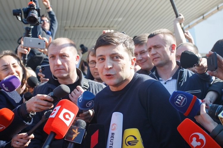 Presidential candidate Volodymyr Zelensky near the polling station he voted at, answering questions from journalists.