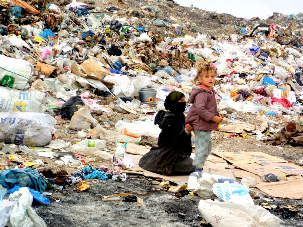 Living of a trash dump in Erbil, Iraq. Photograph © 2016 by Robin Wright.