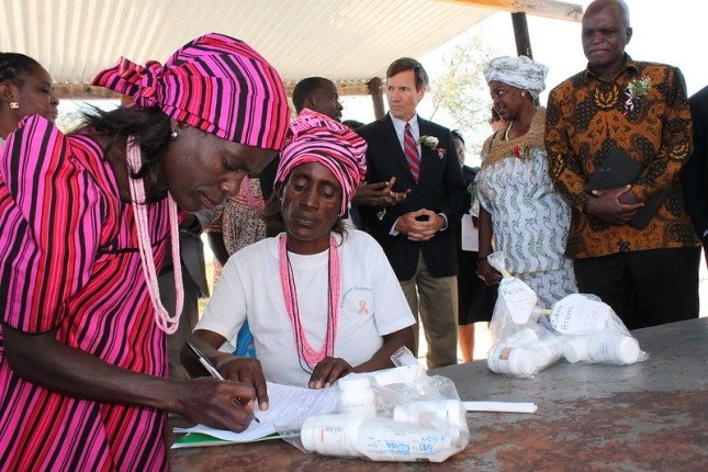 Namibia’s Onyaanya-Gwaanaka Refill Group distributing ARV community members.